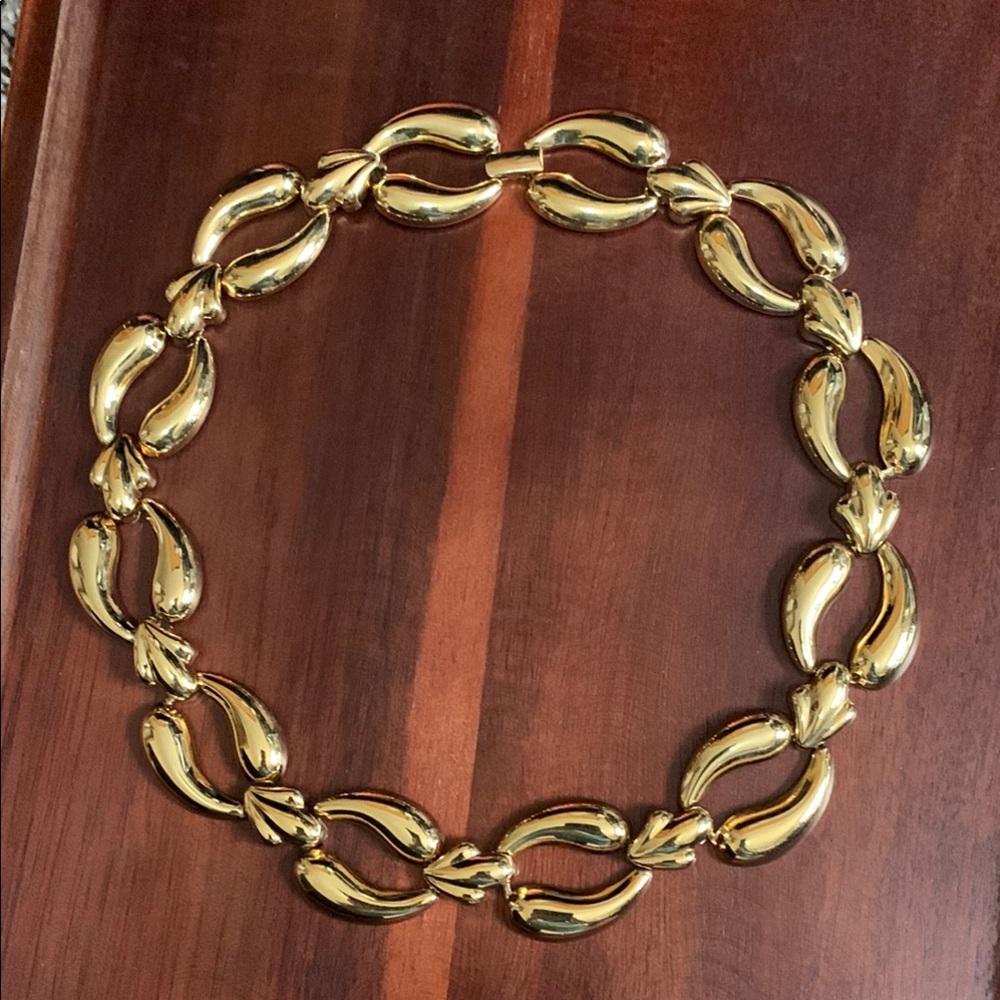 Chunky gold tone necklace
